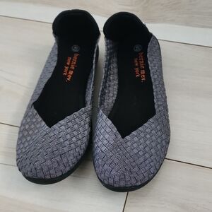 bernie mev. Women's Gray Woven Flats